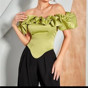 SHEIN X NAJILARAQUELDESIGNS Off Shoulder Asymmetrical Hem Top